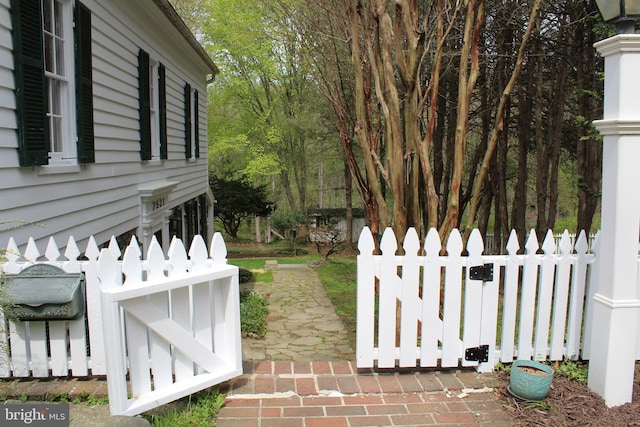 2531 Pickwick Rd, Baltimore, MD 21207 - view of yard with fence