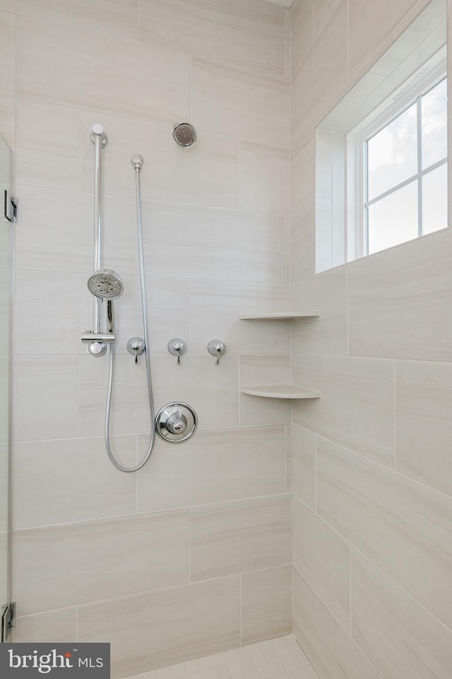 full bath featuring tiled shower