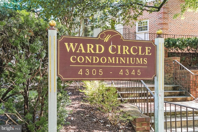 view of community / neighborhood sign
