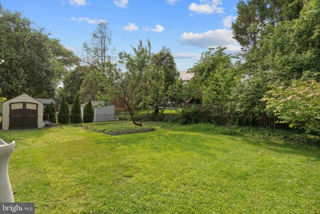 206 E Indian Spring Dr, Silver Spring, MD 20901 - view of yard