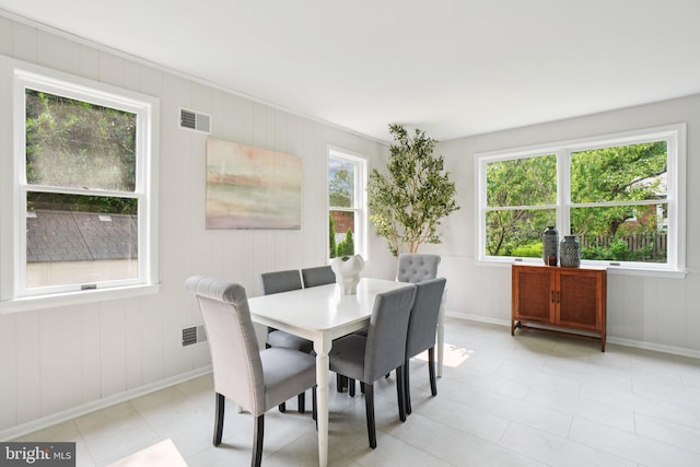 206 E Indian Spring Dr, Silver Spring, MD 20901 - dining area with baseboards