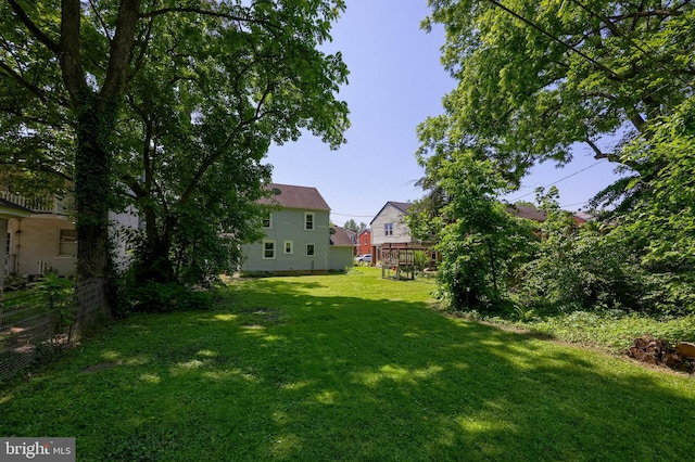 1221 Elm Ave, Lancaster, PA 17603 - view of grassy yard