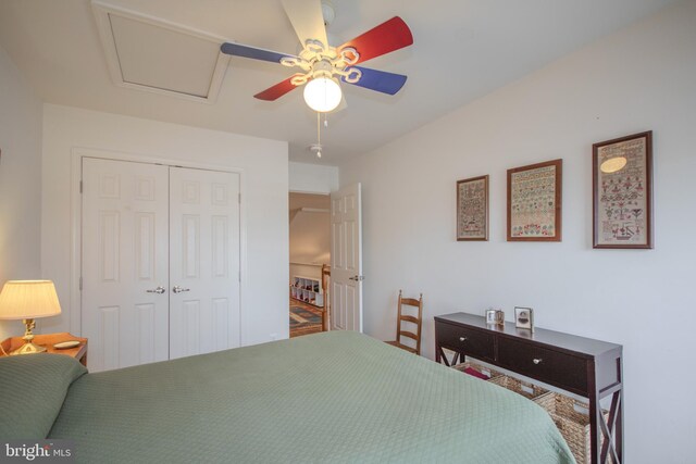 bedroom featuring a closet and a ceiling fan
