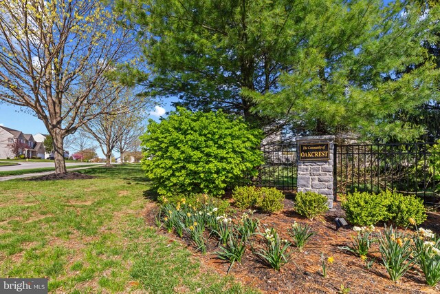 exterior space featuring fence