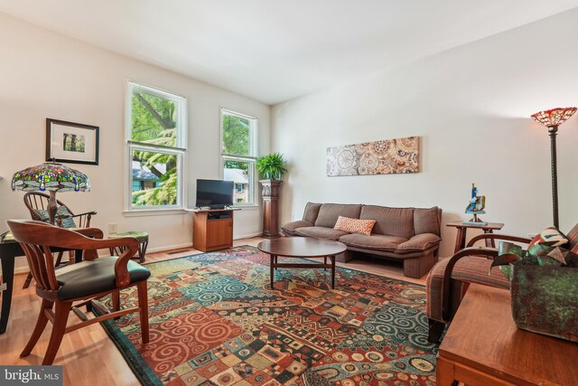 living area featuring light wood-style flooring and baseboards