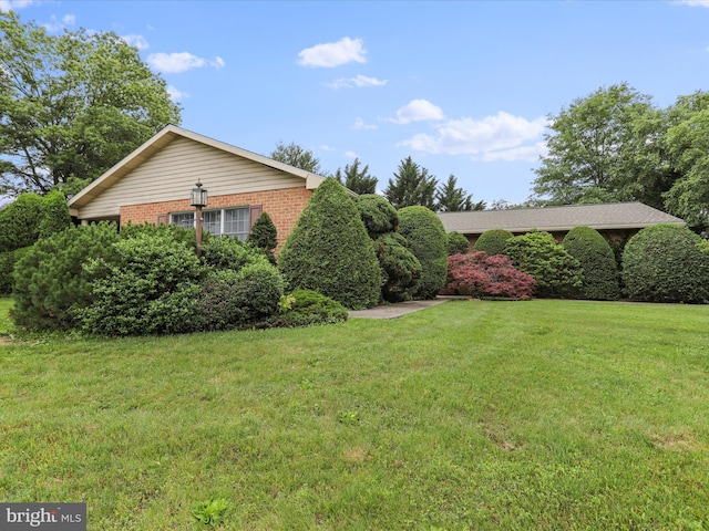 11490 Blue Mountain Dr, Waynesboro, PA 17268 - view of front of property featuring brick siding and a front lawn