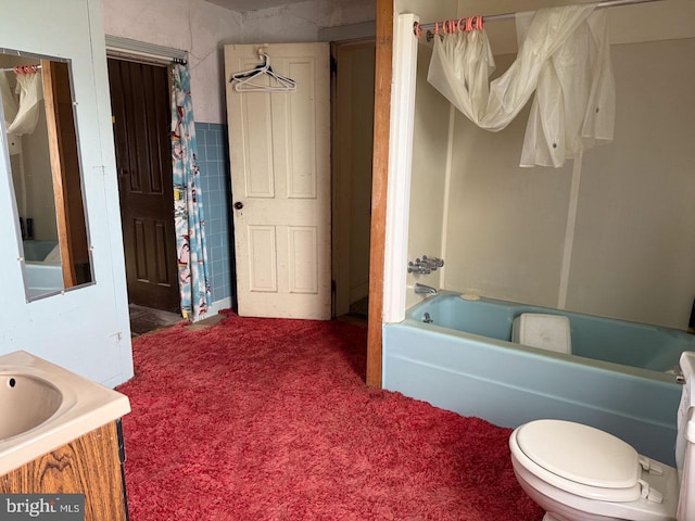 full bathroom with shower / tub combo with curtain, vanity, and toilet