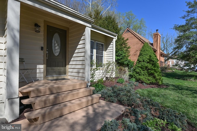entrance to property featuring a yard