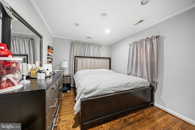 1107 Elfin Ave, Capitol Heights, MD 20743 - bedroom featuring recessed lighting, visible vents, dark wood-type flooring, crown molding, and baseboards