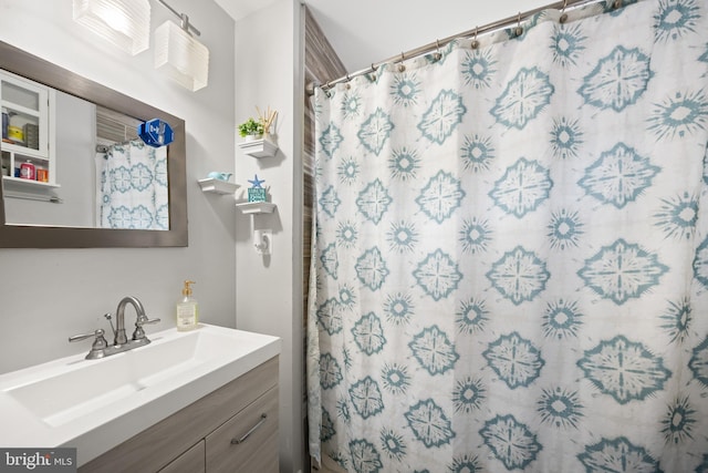 1107 Elfin Ave, Capitol Heights, MD 20743 - bathroom with a shower with curtain and vanity