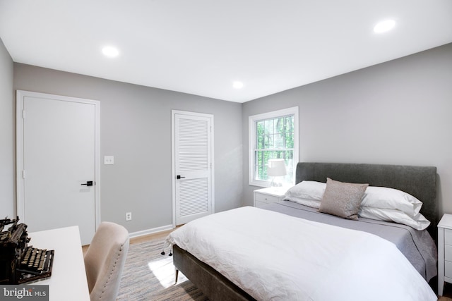 5901 Kingsford Rd Unit 440, Springfield, VA 22152 - bedroom with light wood-style floors, baseboards, a closet, and recessed lighting