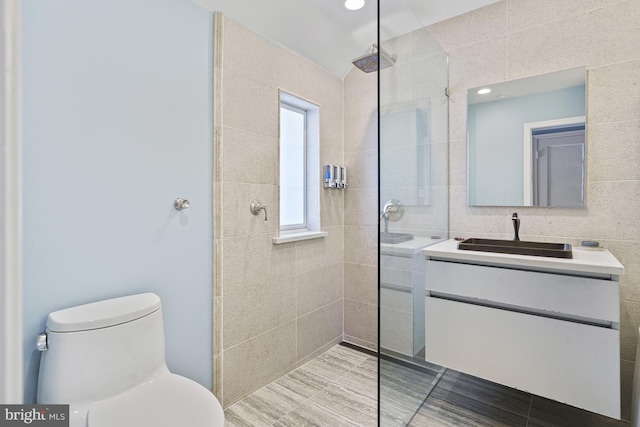full bathroom with toilet, vanity, a walk in shower, and recessed lighting