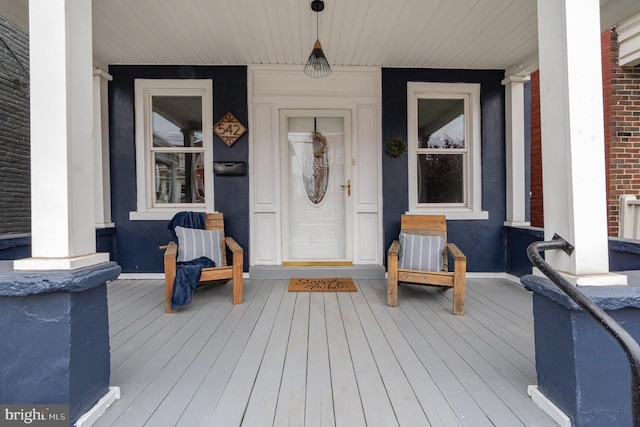 542 E Orange St, Lancaster, PA 17602 - property entrance featuring covered porch