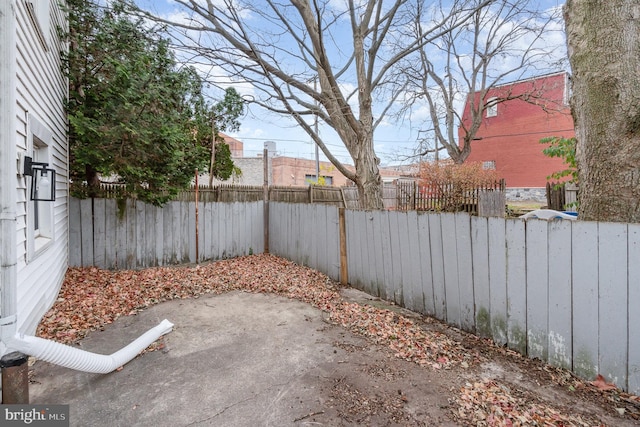542 E Orange St, Lancaster, PA 17602 - view of yard with a fenced backyard and a patio