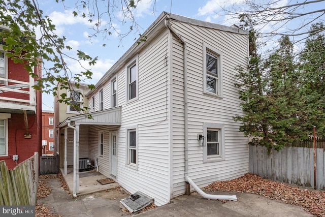 542 E Orange St, Lancaster, PA 17602 - view of home's exterior with cooling unit and fence