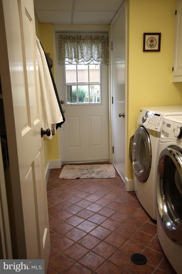laundry area with washing machine and clothes dryer, cabinet space, and baseboards