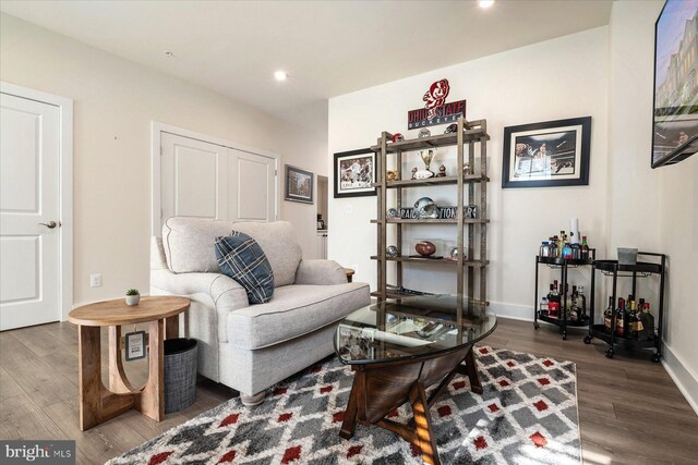 418 S Seaway Ct, Cambridge, MD 21613 - living area featuring dark wood finished floors, recessed lighting, and baseboards