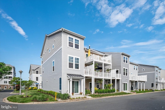 418 S Seaway Ct, Cambridge, MD 21613 - view of front facade with a residential view