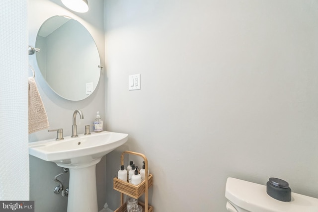 bathroom featuring toilet