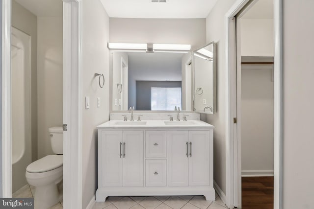 2816 Lee Oaks Pl Unit 102, Falls Church, VA 22046 - bathroom with double vanity, toilet, baseboards, and a sink