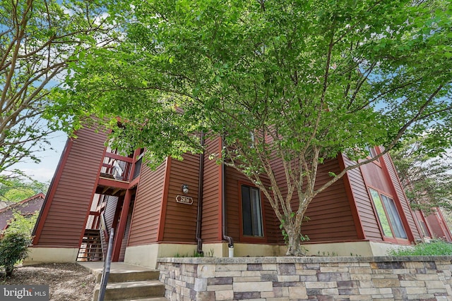2816 Lee Oaks Pl Unit 102, Falls Church, VA 22046 - view of front facade featuring stairway