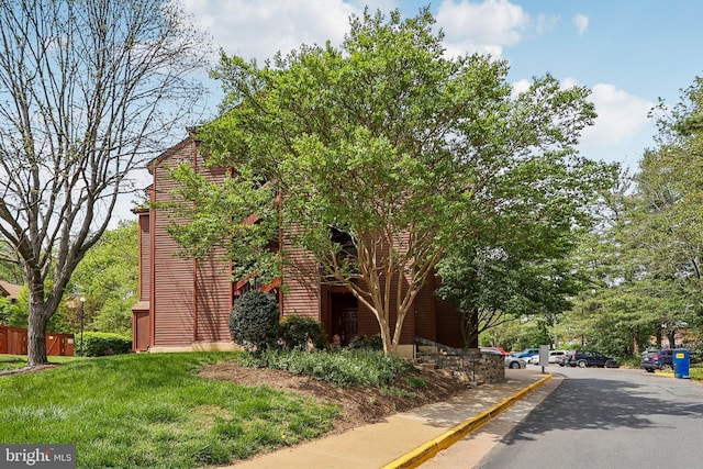 2816 Lee Oaks Pl Unit 102, Falls Church, VA 22046 - exterior space featuring fence and a yard
