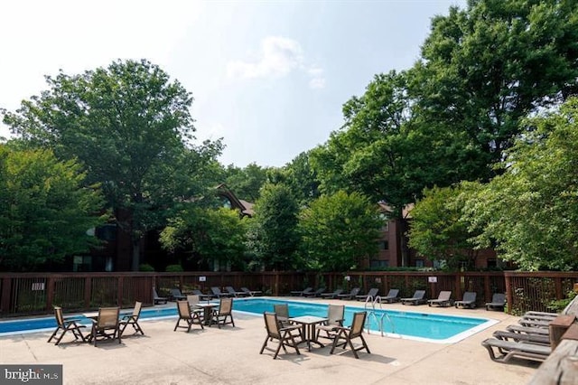 2816 Lee Oaks Pl Unit 102, Falls Church, VA 22046 - community pool with fence and a patio