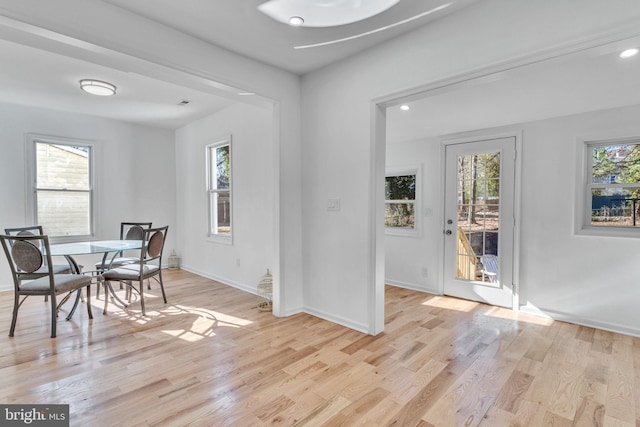 dining space featuring baseboards, light wood-type flooring, and recessed lighting