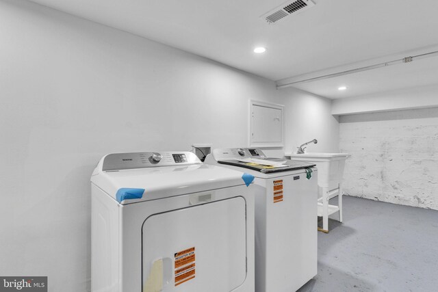 washroom with washer and clothes dryer, laundry area, visible vents, and recessed lighting