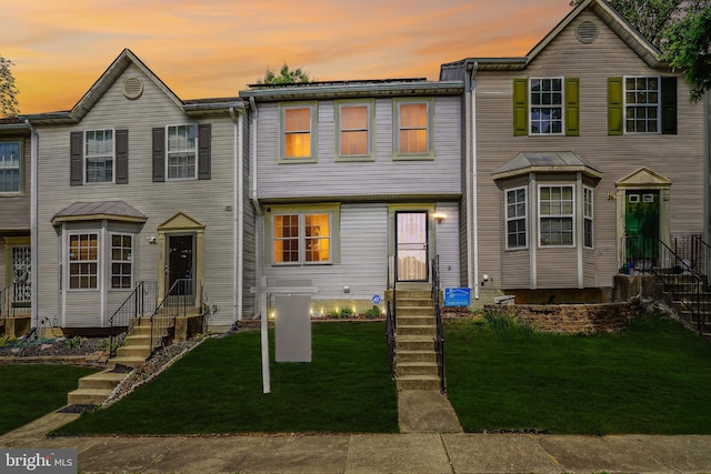 multi unit property featuring entry steps and a yard