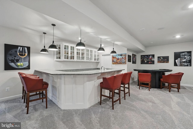 bar with wet bar, recessed lighting, light carpet, hanging light fixtures, and baseboards