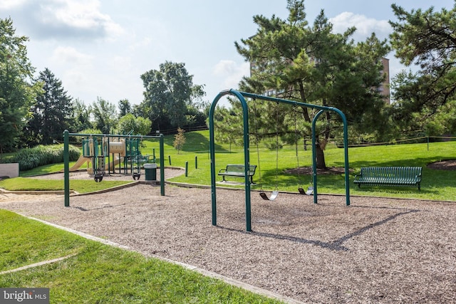 203 Yoakum Pkwy Unit 1807, Alexandria, VA 22304 - view of community with a yard and view of scattered trees