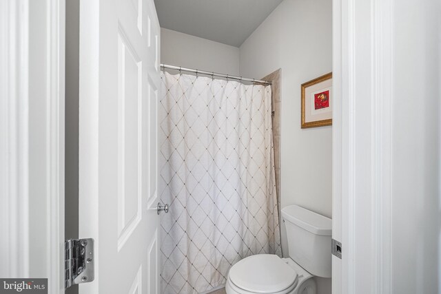 1430 County Line Rd, Bryn Mawr, PA 19010 - bathroom with toilet and curtained shower