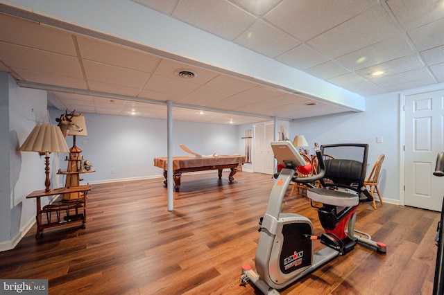 workout room featuring a drop ceiling, billiards, wood finished floors, visible vents, and baseboards
