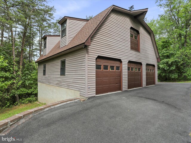 11035 Bennie Duncan Rd, Frederick, MD 21701 - view of side of property featuring a detached garage and a gambrel roof