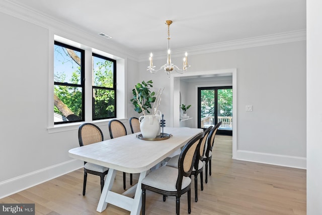 dining area with baseboards, visible vents, and a healthy amount of sunlight