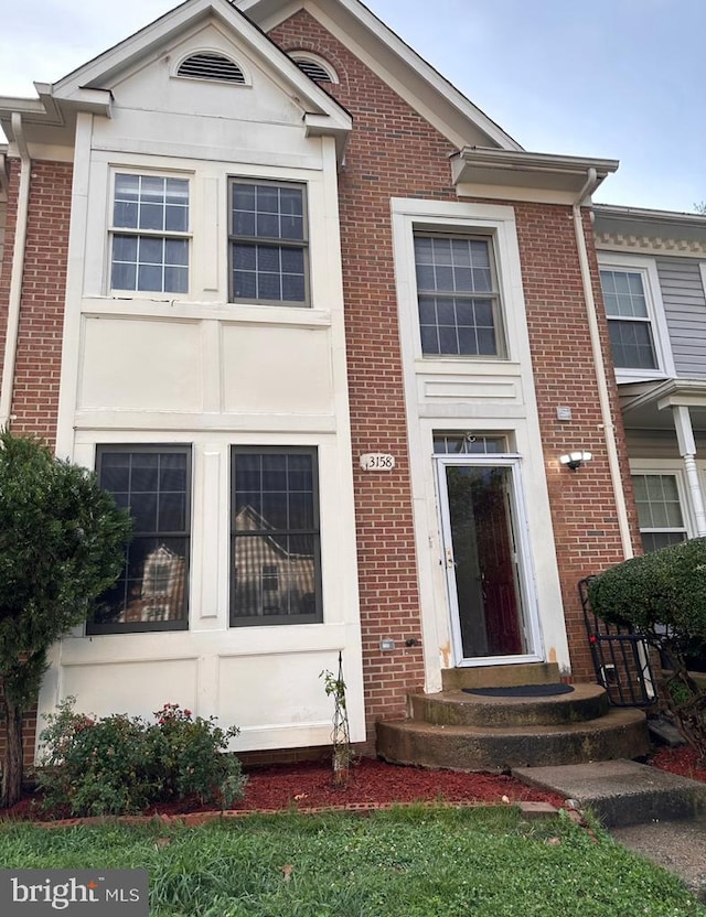 view of front facade with brick siding