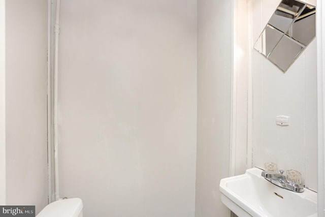 bathroom featuring a sink and toilet