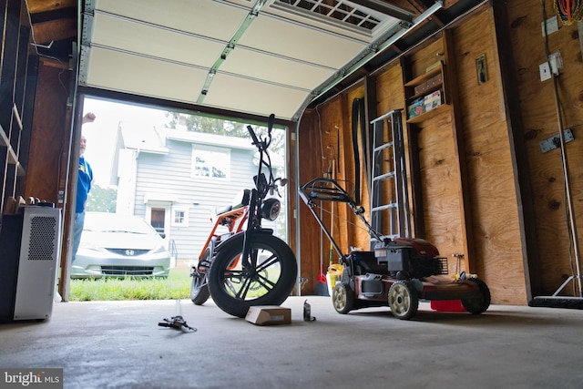20 Leuckel Ave, Hamilton, NJ 08619 - view of garage