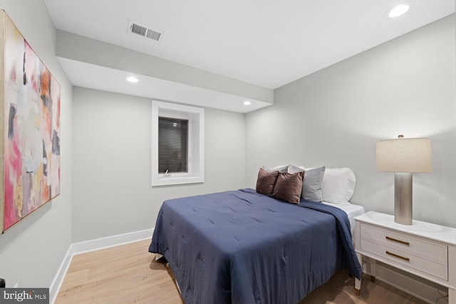 bedroom with light wood-style floors, recessed lighting, and baseboards