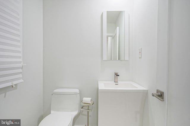 1143 Tasker St, Philadelphia, PA 19148 - half bath featuring toilet and vanity