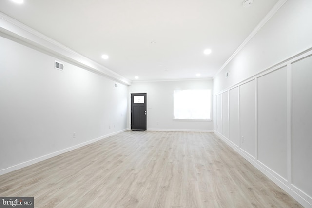 1143 Tasker St, Philadelphia, PA 19148 - unfurnished living room featuring light wood-style flooring, baseboards, visible vents, recessed lighting, and crown molding