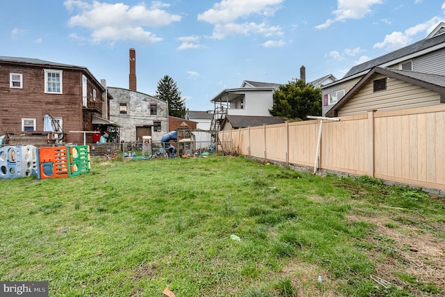 606 N St, Lykens, PA 17048 - view of yard featuring fence and a residential view