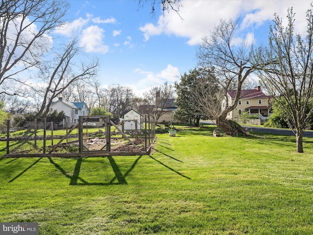 view of property's community featuring a yard and a residential view