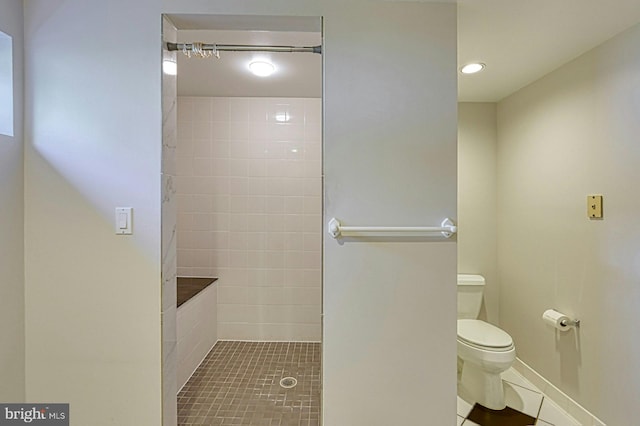 3820 Lorcom Ln, Arlington, VA 22207 - full bathroom with tiled shower, tile patterned floors, recessed lighting, and toilet
