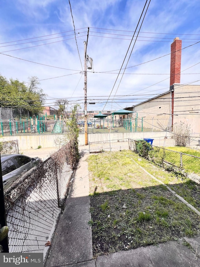 2328 W Lexington St, Baltimore, MD 21223 - view of yard with fence