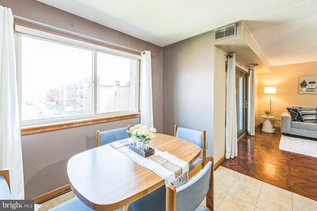 dining room with visible vents and baseboards