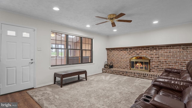 living area featuring crown molding, ceiling fan, recessed lighting, and baseboards