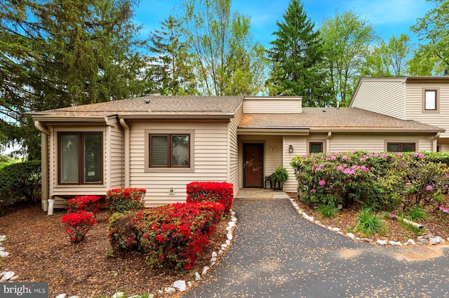 view of front of property