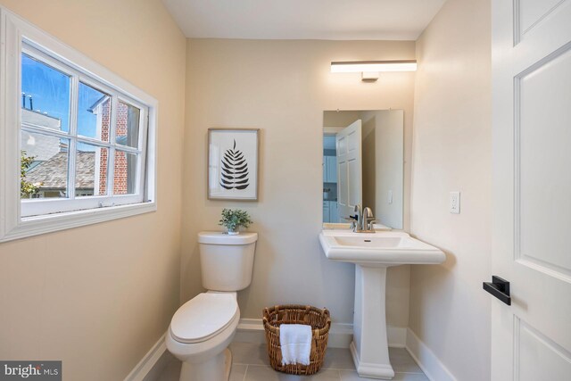 179 Green St, Annapolis, MD 21401 - bathroom featuring toilet, baseboards, tile patterned flooring, and a sink